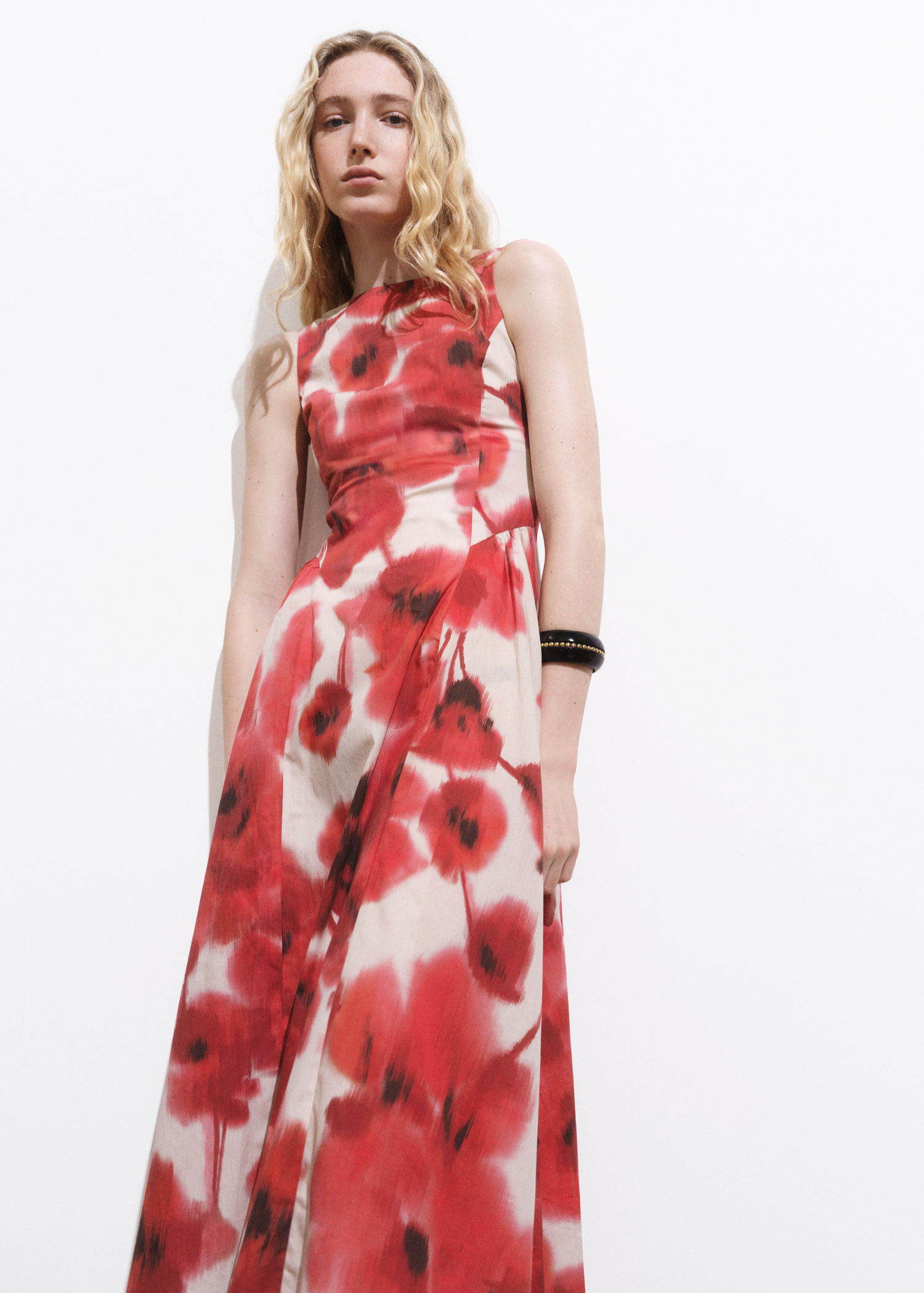 Red and cream floral print maxi dress for classy Ascot outfits.