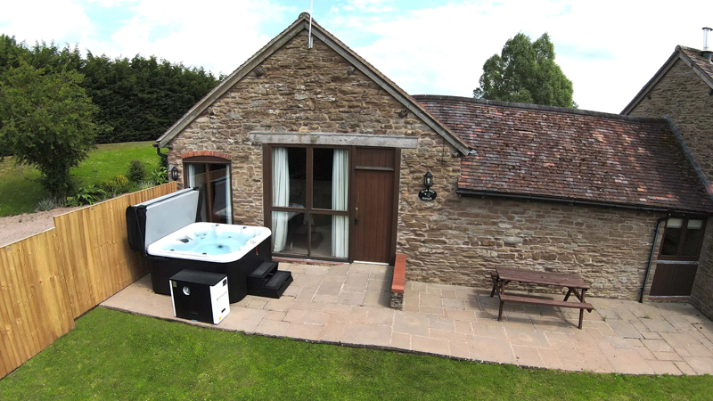 A cottage with hot tub at Malvern View Holiday Park in Herefordshire