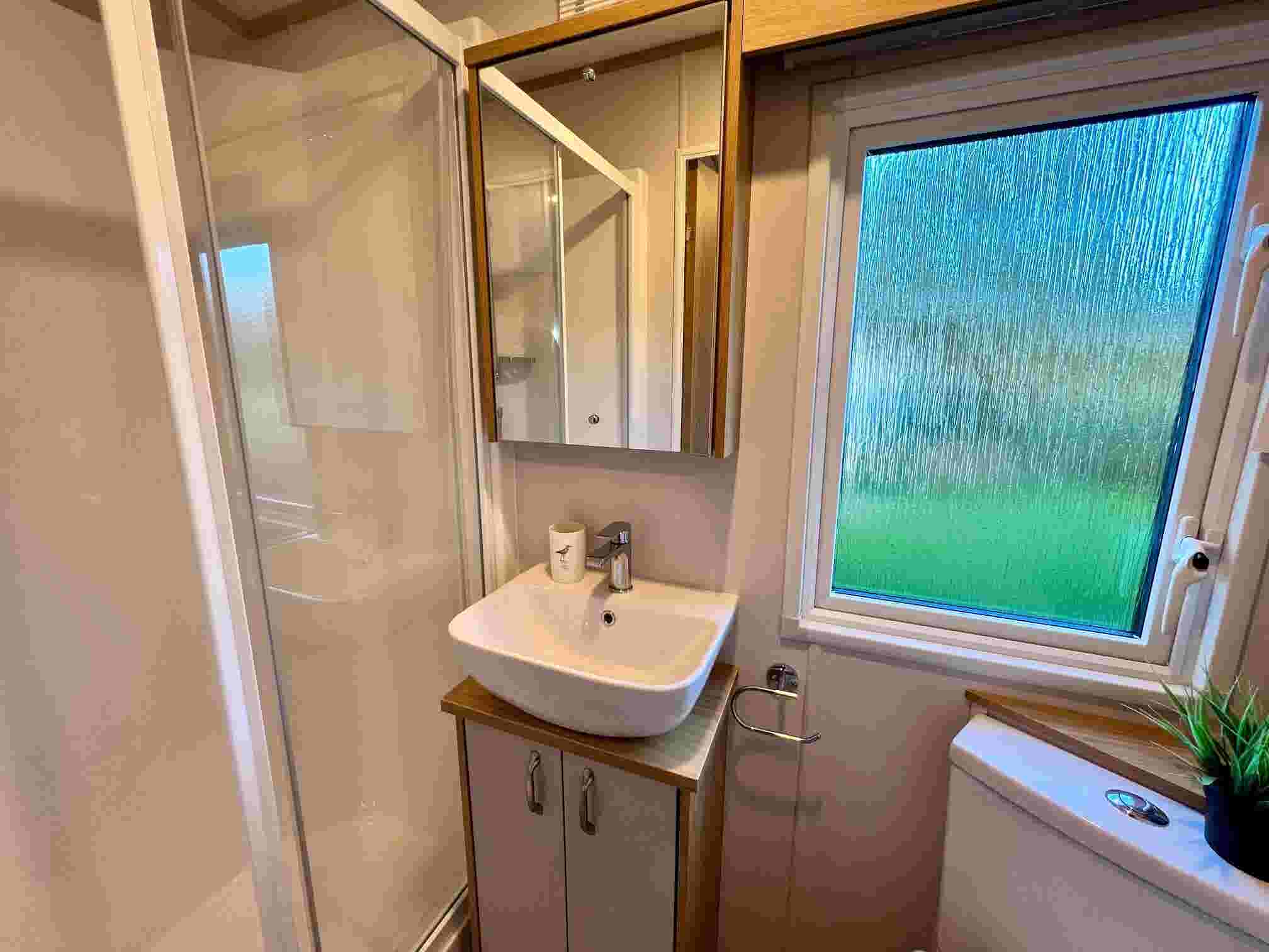Contextual Image
