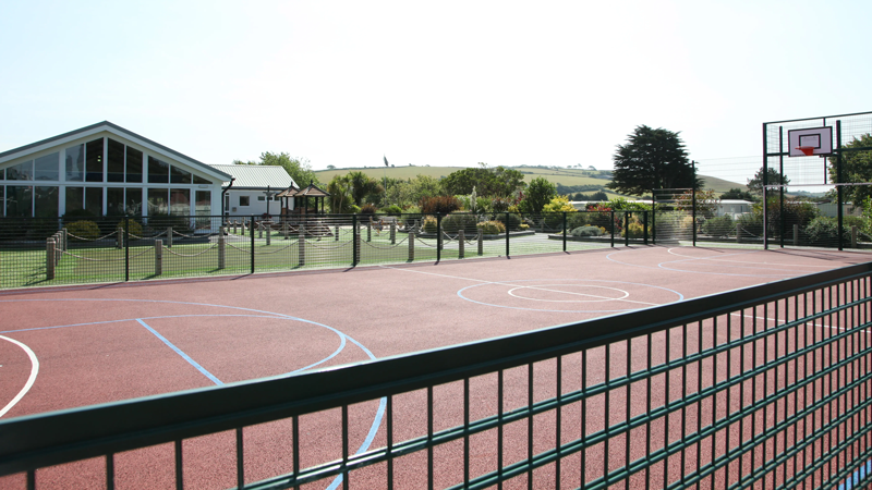 Tennis court at Par Sands