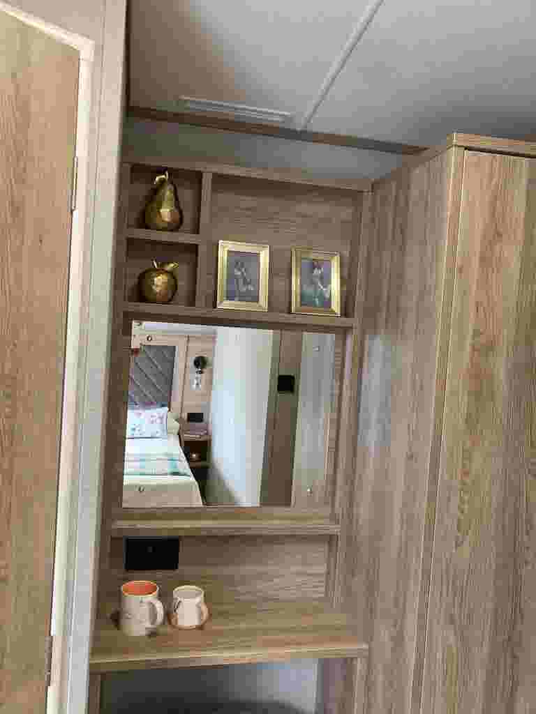Contextual Image