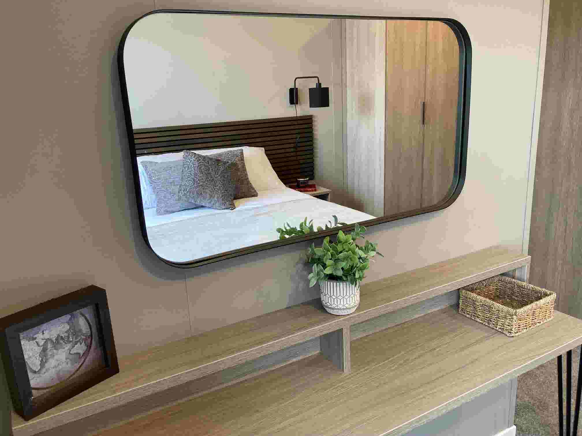 Contextual Image