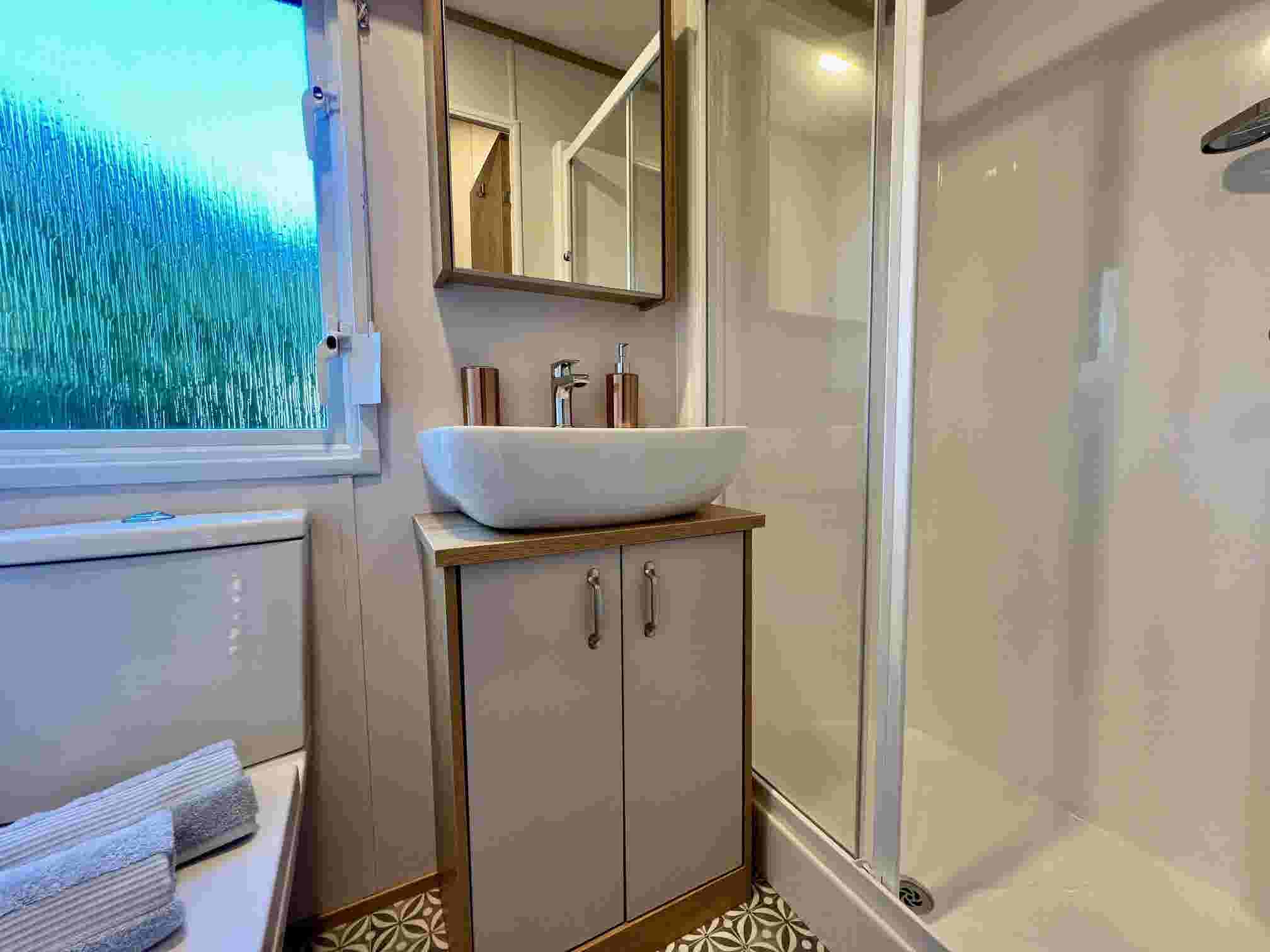 Contextual Image
