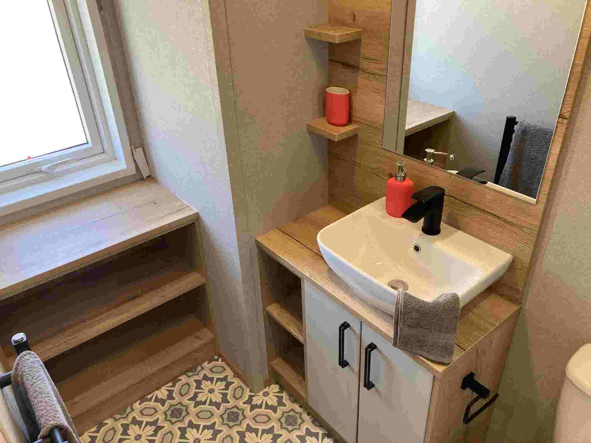 Contextual Image