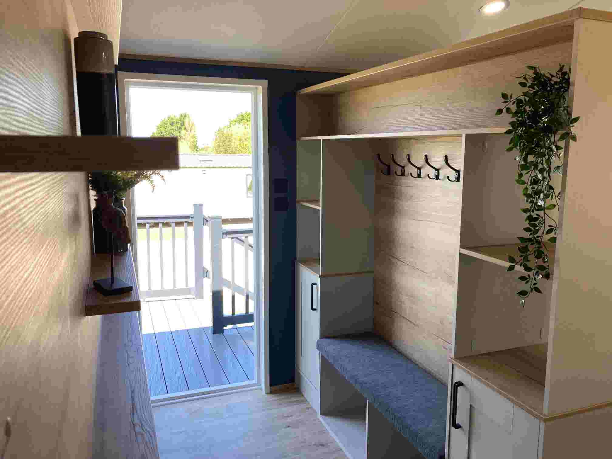 Contextual Image