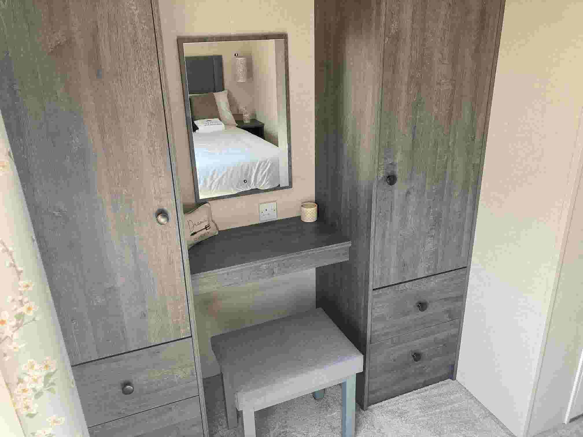 Contextual Image