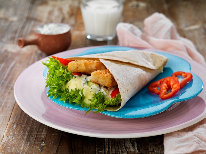 Tunnbrödsrulle Med Glutenfria Fiskpinnar