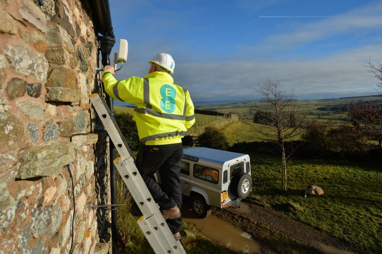 EE rolls out FWA to compensate for BT inadequacies