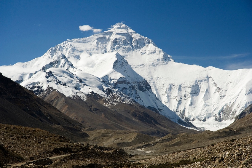 China Mobile provides LTE to top of Mount Everest