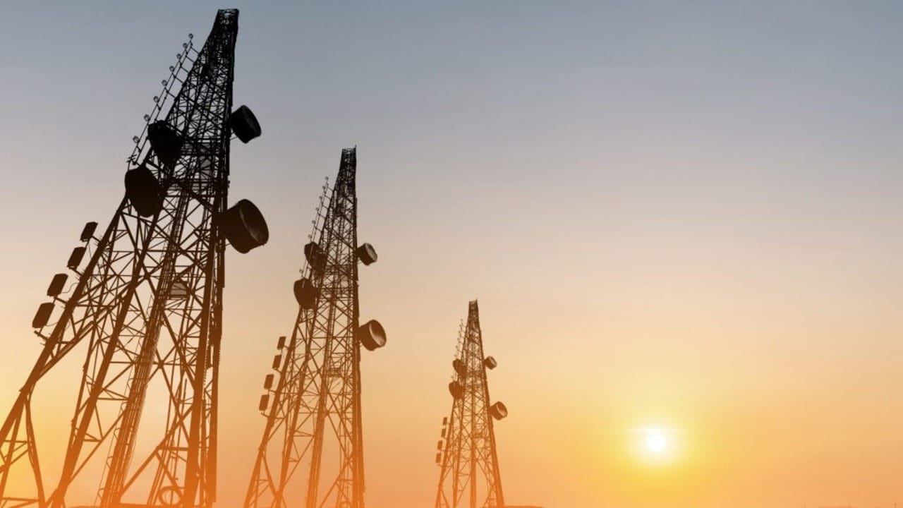 Cell Tower O2 O2 Germany builds base stations while Deutsche Telekom looks to the skies