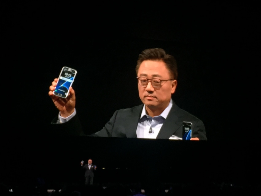 Samsung launches Galaxy S7 flagship smartphone upgrades at MWC 2016