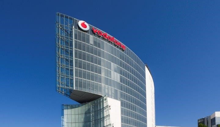 Vodafone blames accounting change for €800mn revenue decline