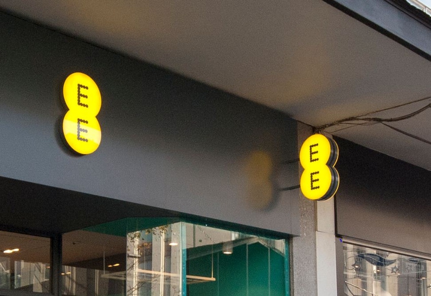 EE mobile service revenues decline, operating revenues return to growth