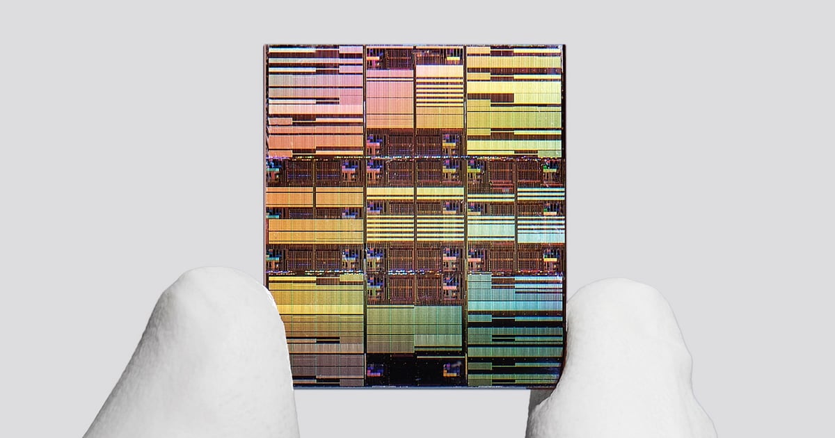 IBM shows off sub-1 nm chip