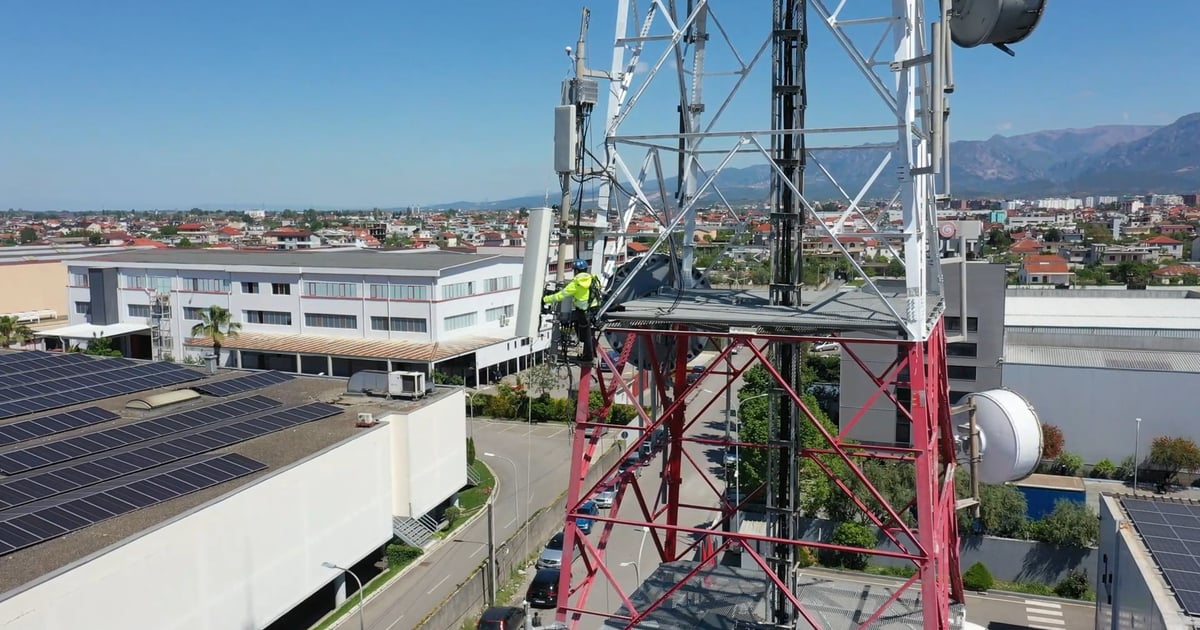 O2 Brand Mobile Vodafone trials mobile mast with a robotic arm and an ‘AI brain’