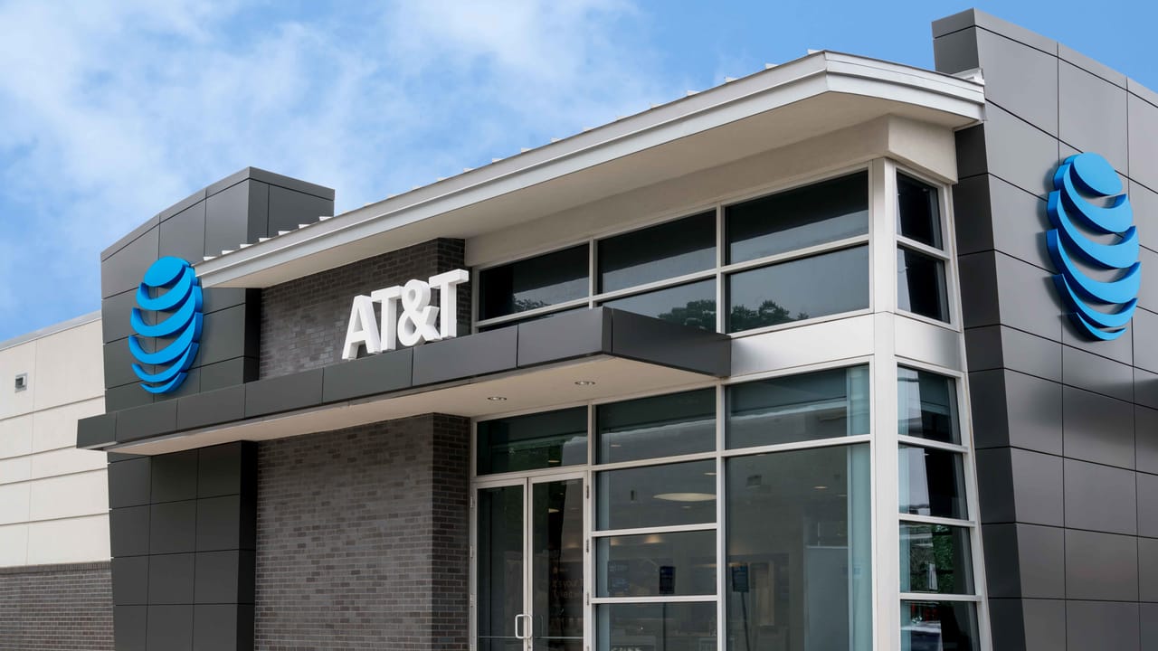 AT&T's convergence strategy begins to pay off in Q1