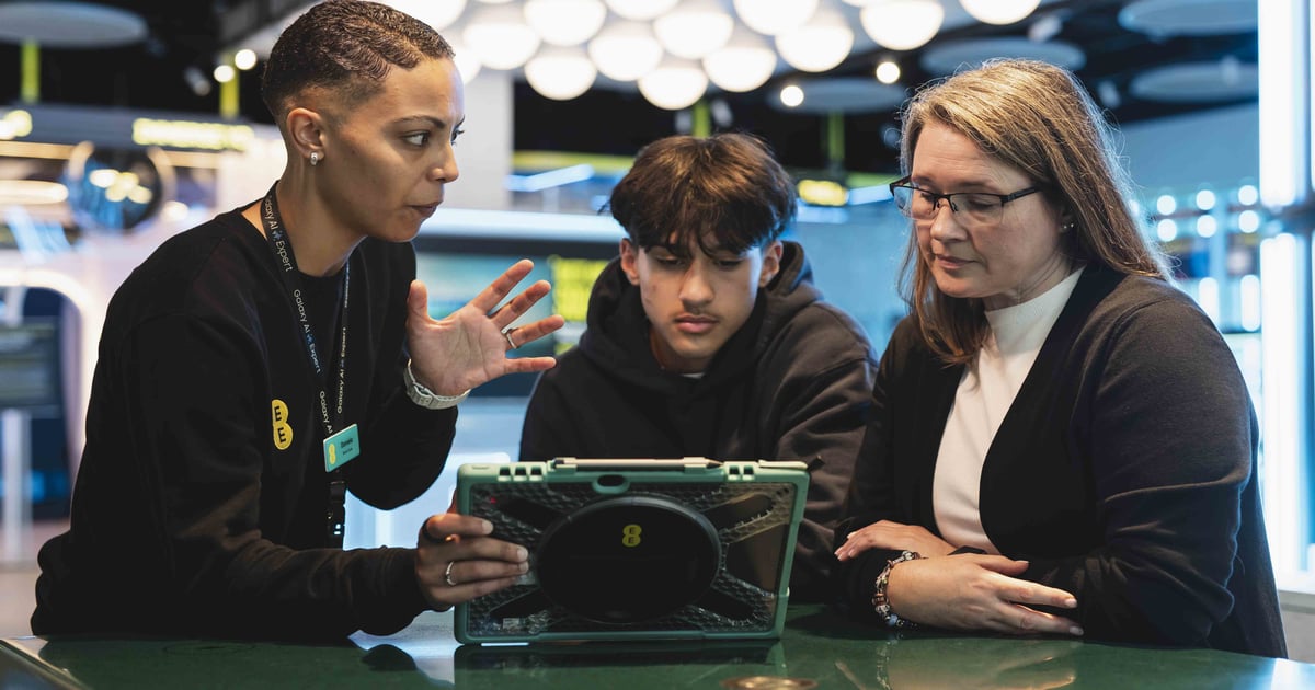 EE launches smartphone plans for kids