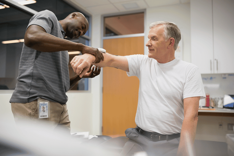 Neubewertung der Behandlung durch Behandlungsteam image