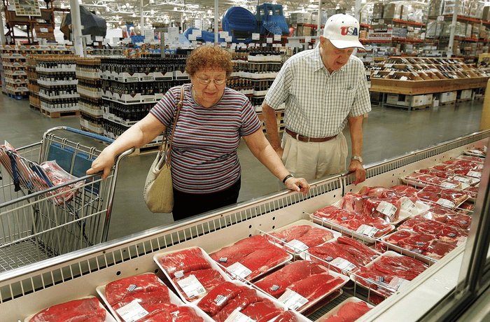 GettyImages-53078389-oldere-couple-at-meat-case.png