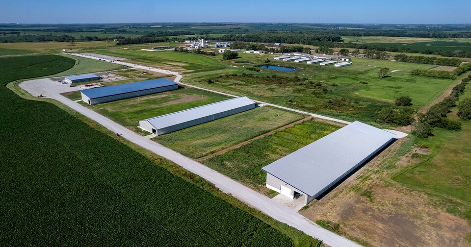 Ribbon cutting celebrates new feedlot research, teaching, extension center