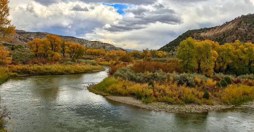 Colorado River bend in the fall