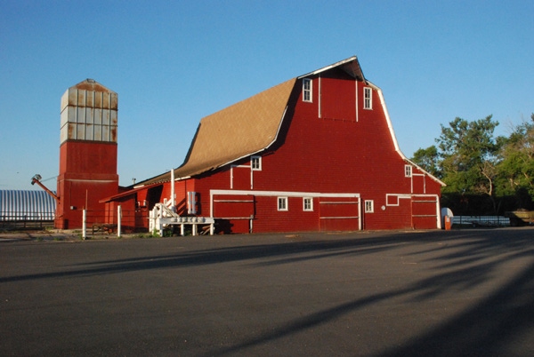4 reasons why a barn is the heart of a good ranch