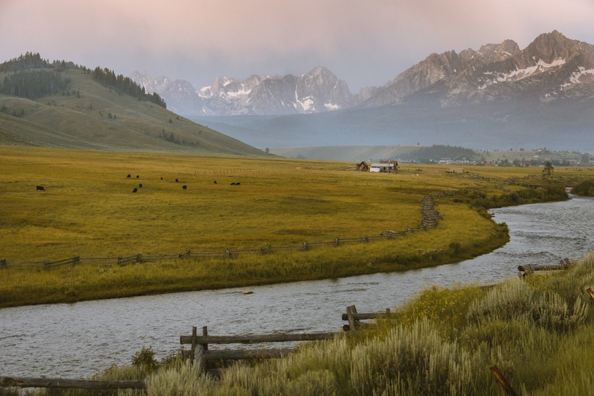 Salmon_River_in_Idaho.jpg Salmon_River_in_Idaho.jpg