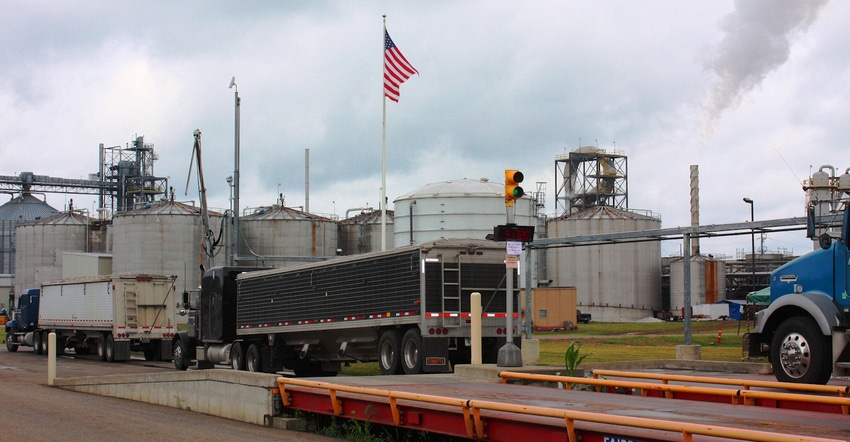 Ag retailers urge delay in trucking logging requirements