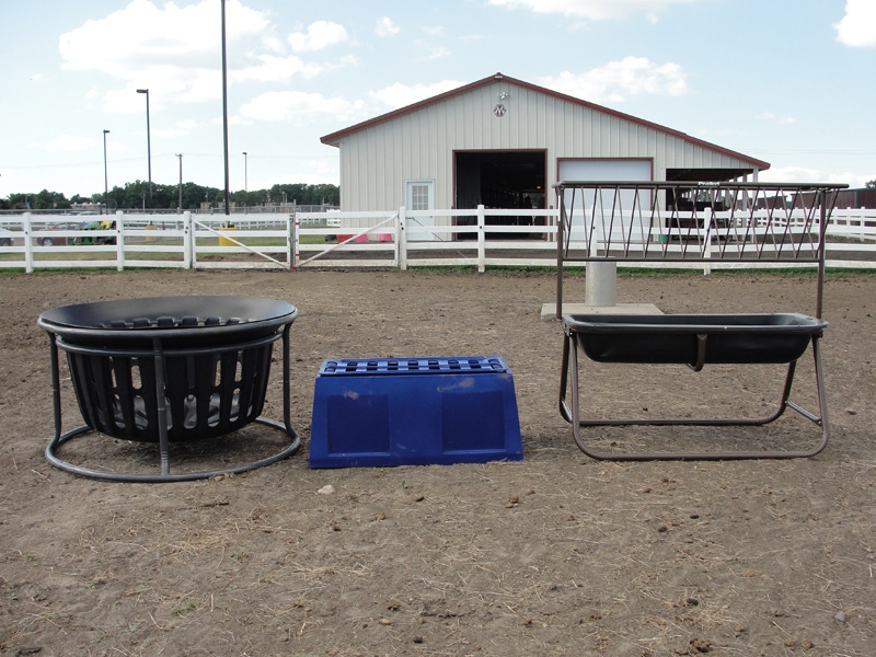 Research finds small square bale feeders most efficient for horses