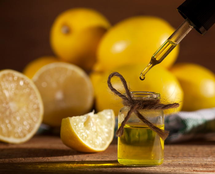 Lemon-essential-oils-ThinkstockPhotos-501485214_20copy.png