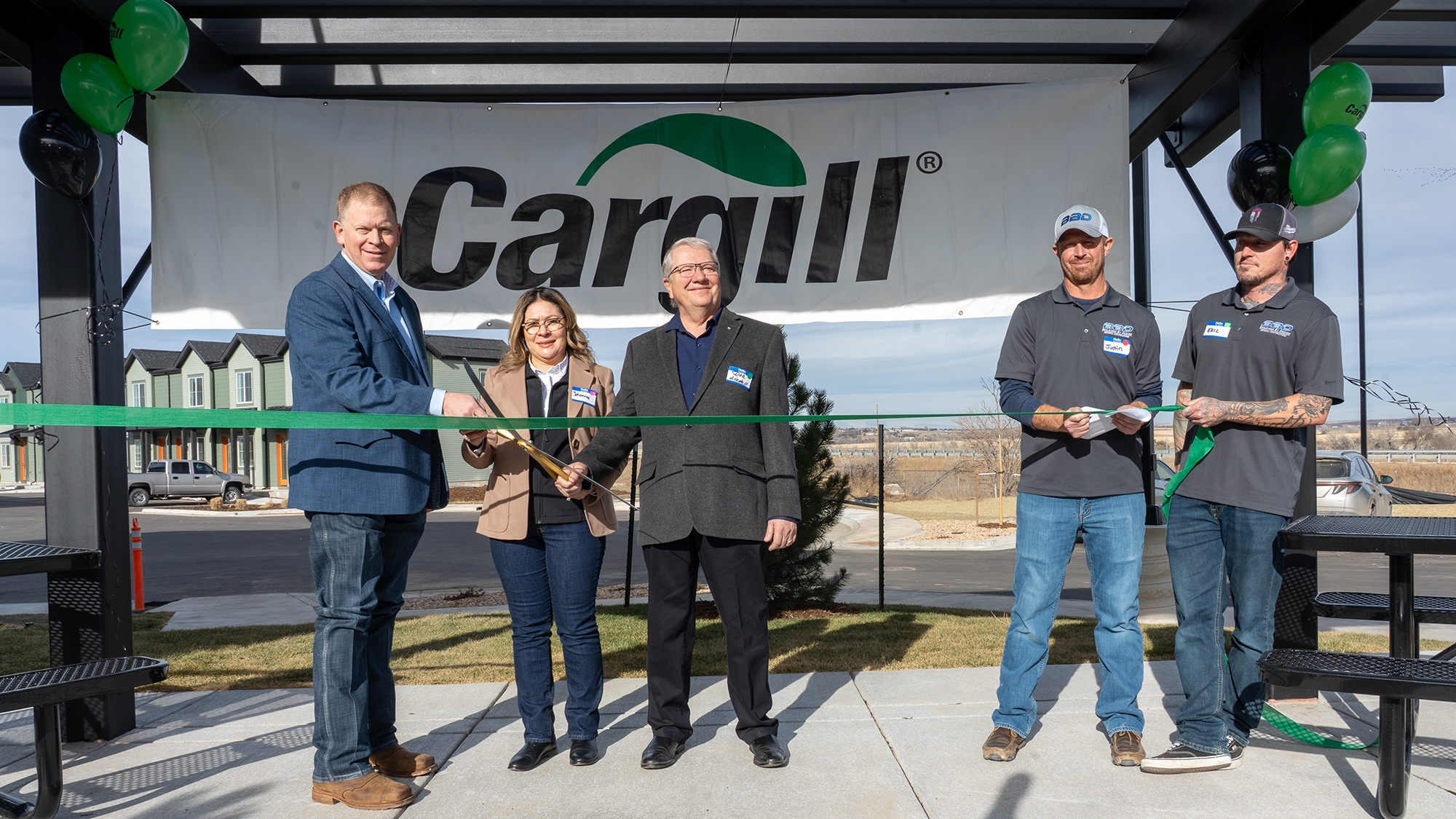 카길, 포트 모건 직원 주택에 리본 커팅