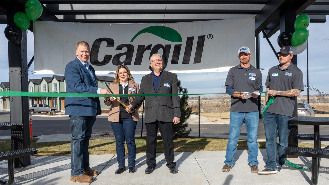 카길, 포트 모건 직원 주택에 리본 커팅