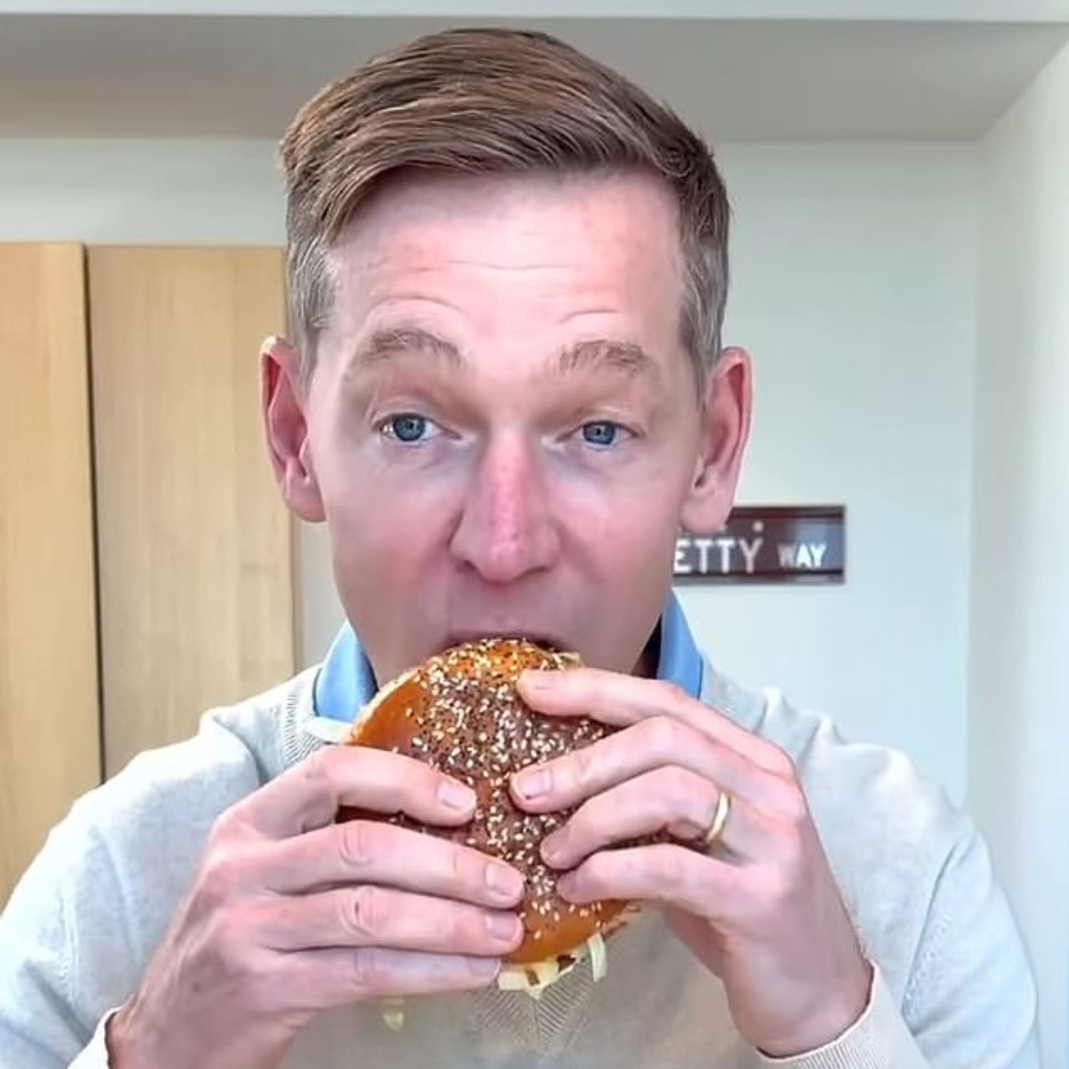Burger King trolls McDonald's over CEO's incredibly awkward ...