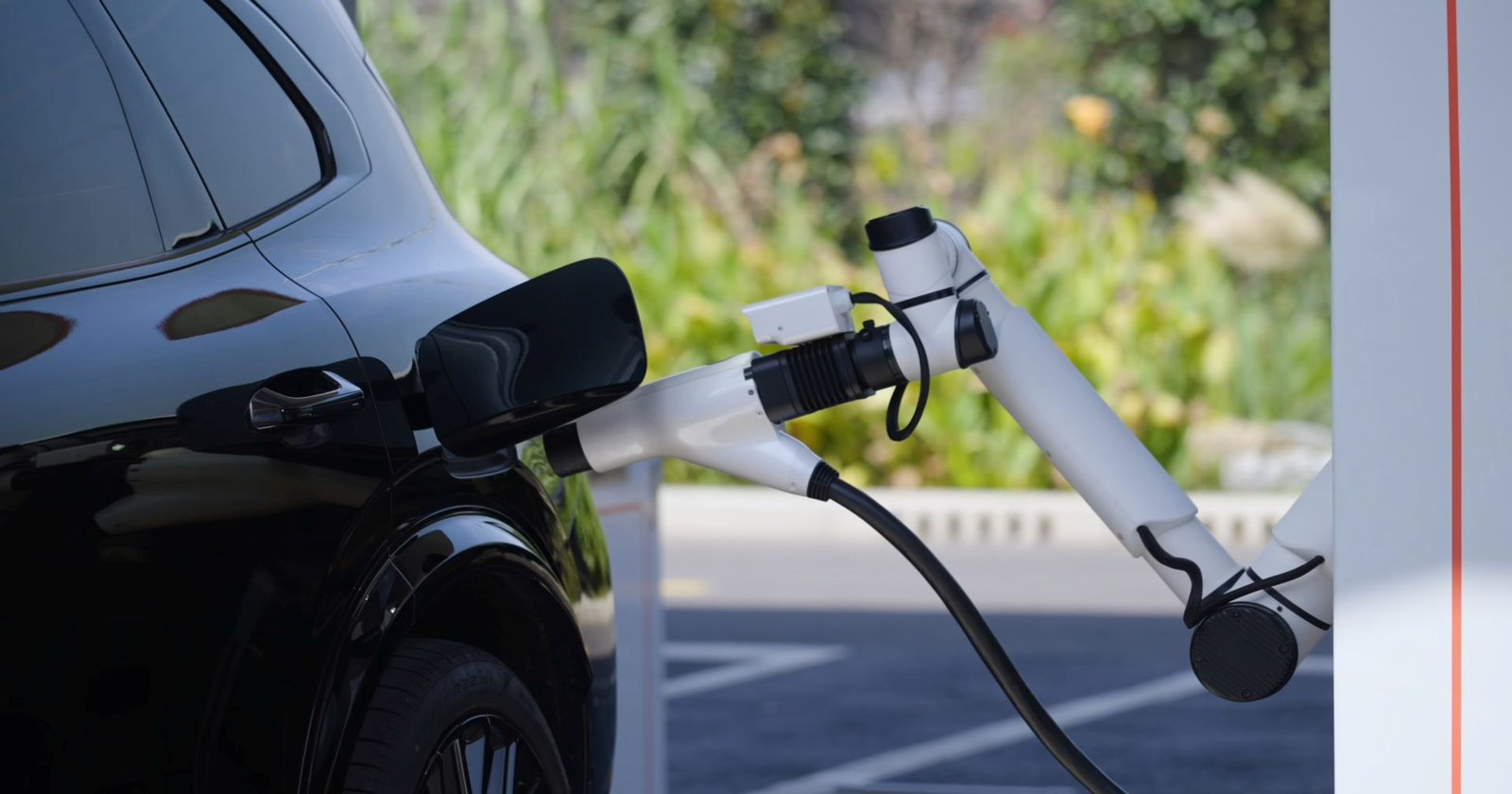 Geely launches ultra-fast AI-powered EV charger