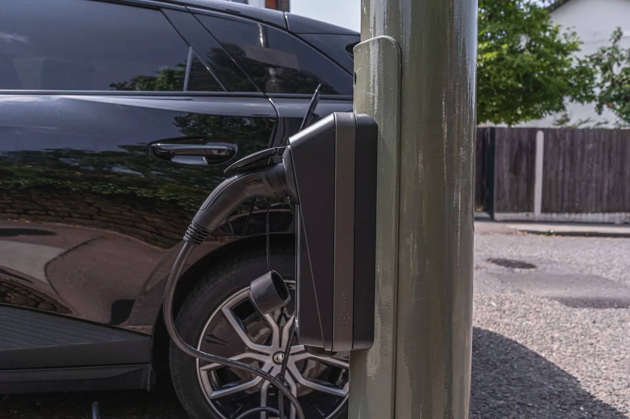 Char.gy lamp post EV charger. Char.gy lamp post EV charger.