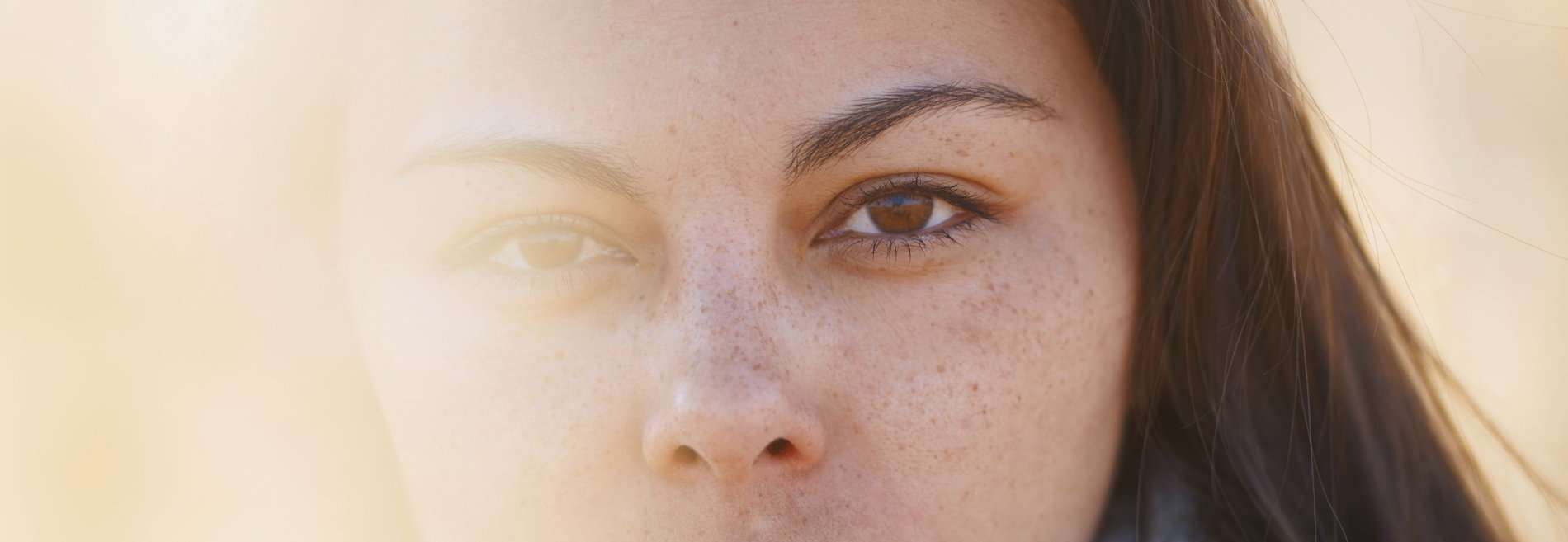 r-worried-woman-outdoors-looking-at-camera-2021-04-02-22-48-49-utc r-worried-woman-outdoors-looking-at-camera-2021-04-02-22-48-49-utc