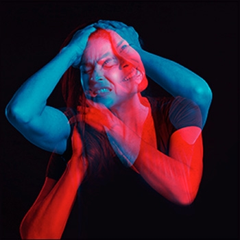 Se le da la vuelta a los ojos se queda sin tensión muscular y se cae al suelo