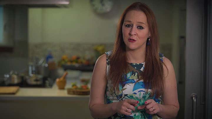 Nutricionista hablando de la falta de fosforo y proteinas en la dieta