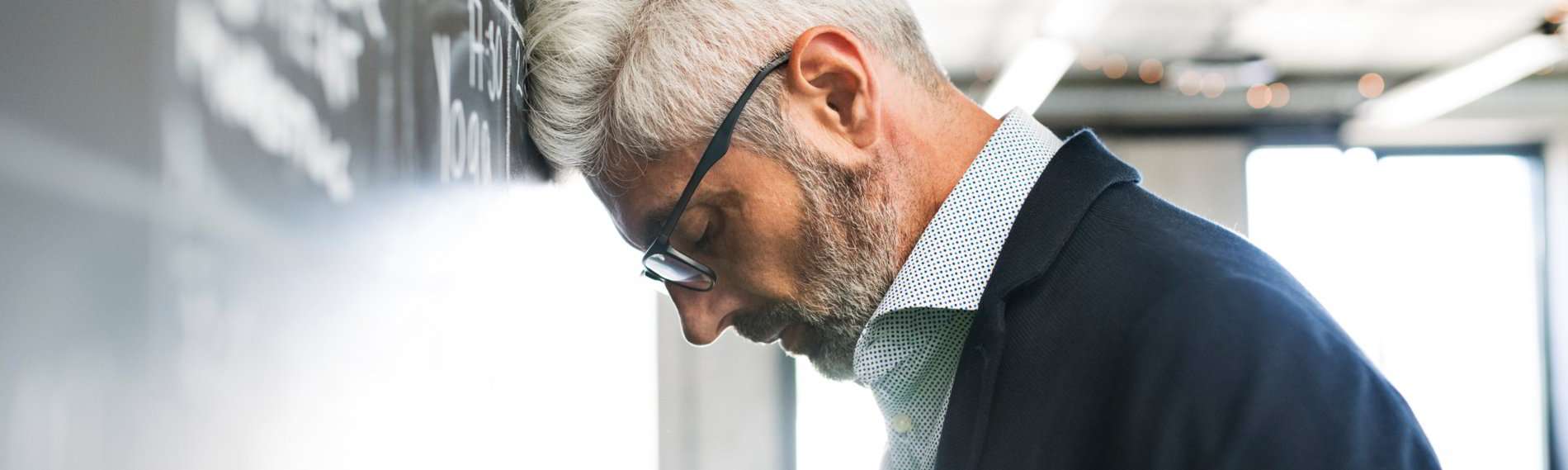 r-worried-mature-businessman-in-the-office-2021-04-02-15-19-20-utc r-worried-mature-businessman-in-the-office-2021-04-02-15-19-20-utc