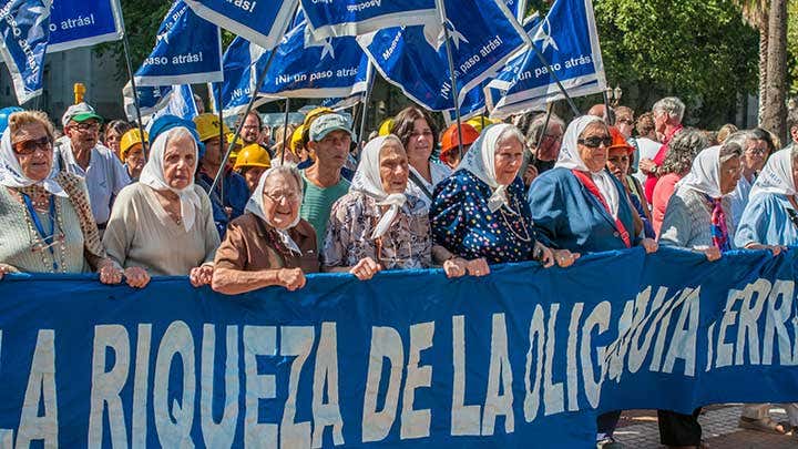 Un genoma que se transmite por línea materna permitió identificar a decenas de niños secuestrados por la dictadura argentina