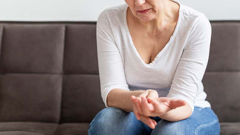 La falta de autoestima puede ser una de las repercusiones sociales de la psoriasis