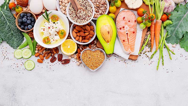 Seguir una dieta equilibrada para prevenir el cáncer de pulmón.