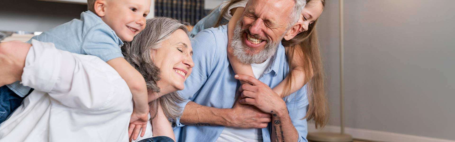 MQA-Hero-Salud Niños con sus abuelos