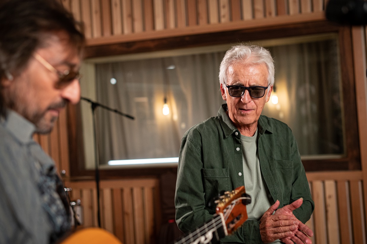 Antonio Carmona y Kiko Veneno en el estudio de grabación para la campaña no lo dejes pasar. Imagen 3.