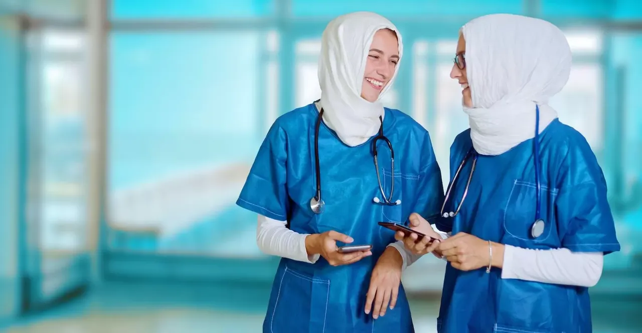 middle-eastern-nurses-with-smartphone.jpg middle-eastern-nurses-with-smartphone.jpg