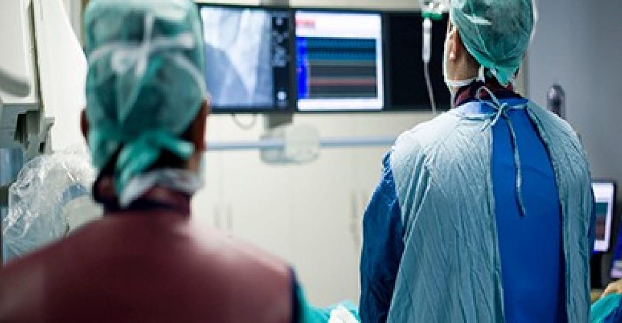 doctors operating doctors operating