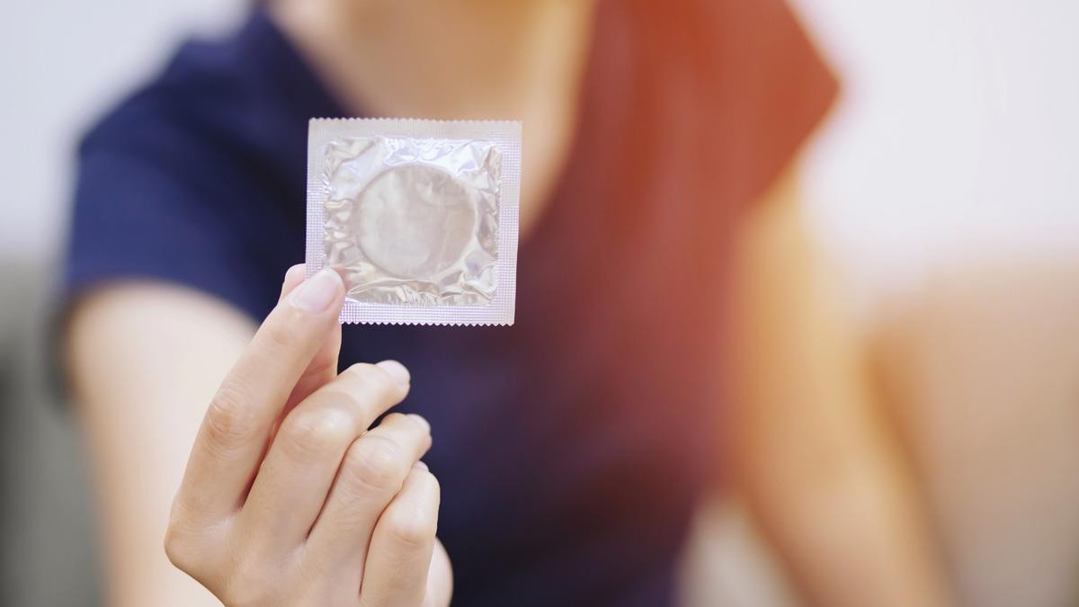 Selain Berfungsi Sebagai Birth Control, Ini Manfaat Lain Kondom