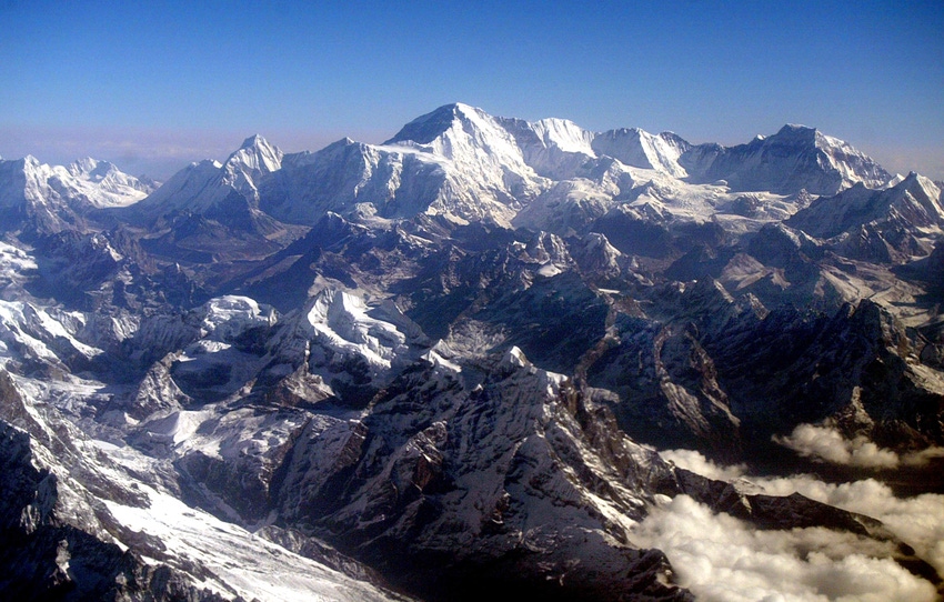 National Campaign Attempts to Clean Up 200,000 Pounds of Trash from Mount Everest