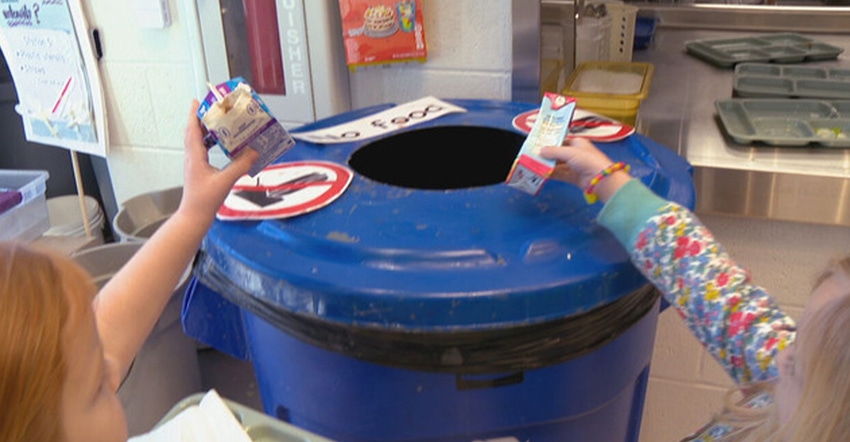 kids recycling MR1540.jpg
