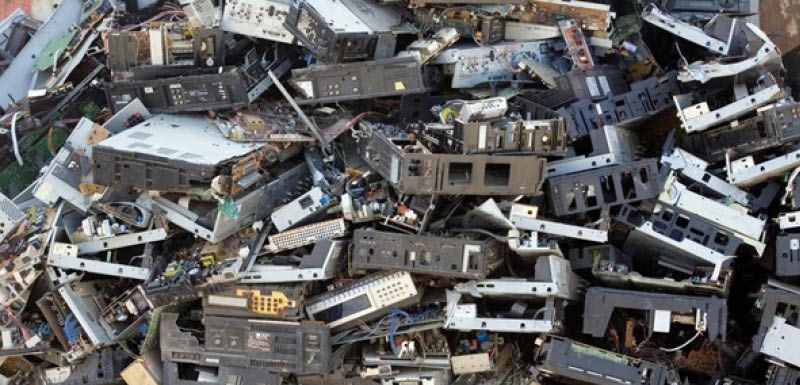 Photographer Documents Cruel Reality of E-Waste Recovery Globally